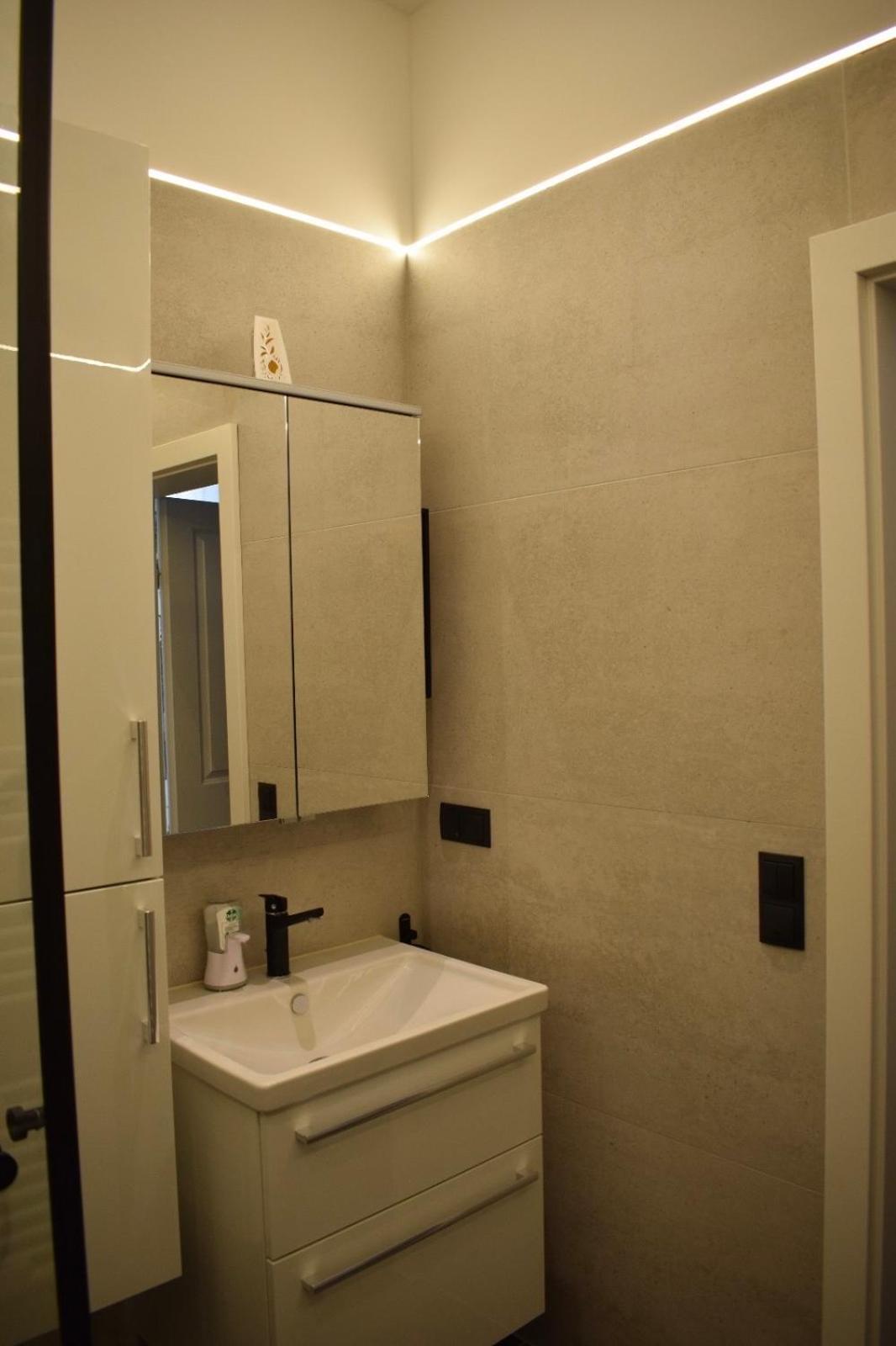 Black & White Apartment Wien